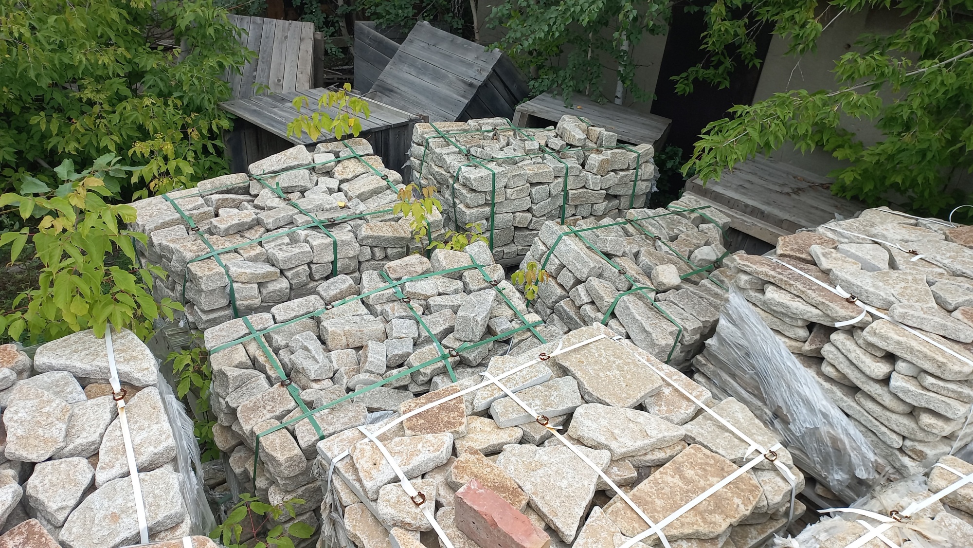 Плитняк галтованный гранитный для ландшафтного дизайна купить в Иваново