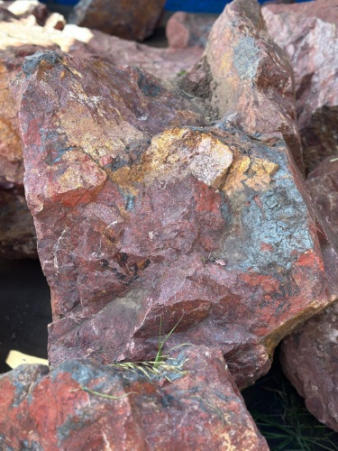 Камни для ландшафтного дизайна красно-фиолетовые 10-60 килограмм купить в Иваново