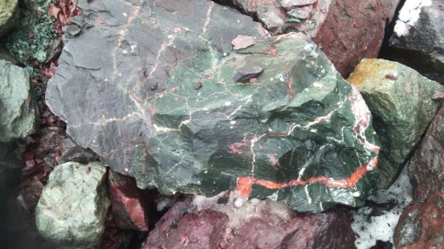 Гигантские зелёные валуны для ландшафтного дизайна весом более 5 тонн купить в Иваново