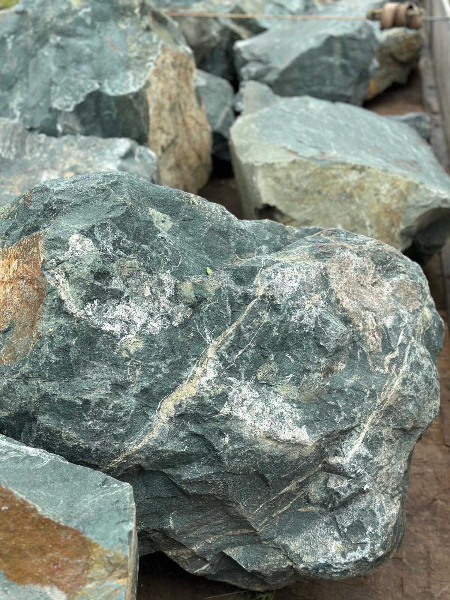 Камни для ландшафтного дизайна зелёные 10-60 килограмм купить в Иваново