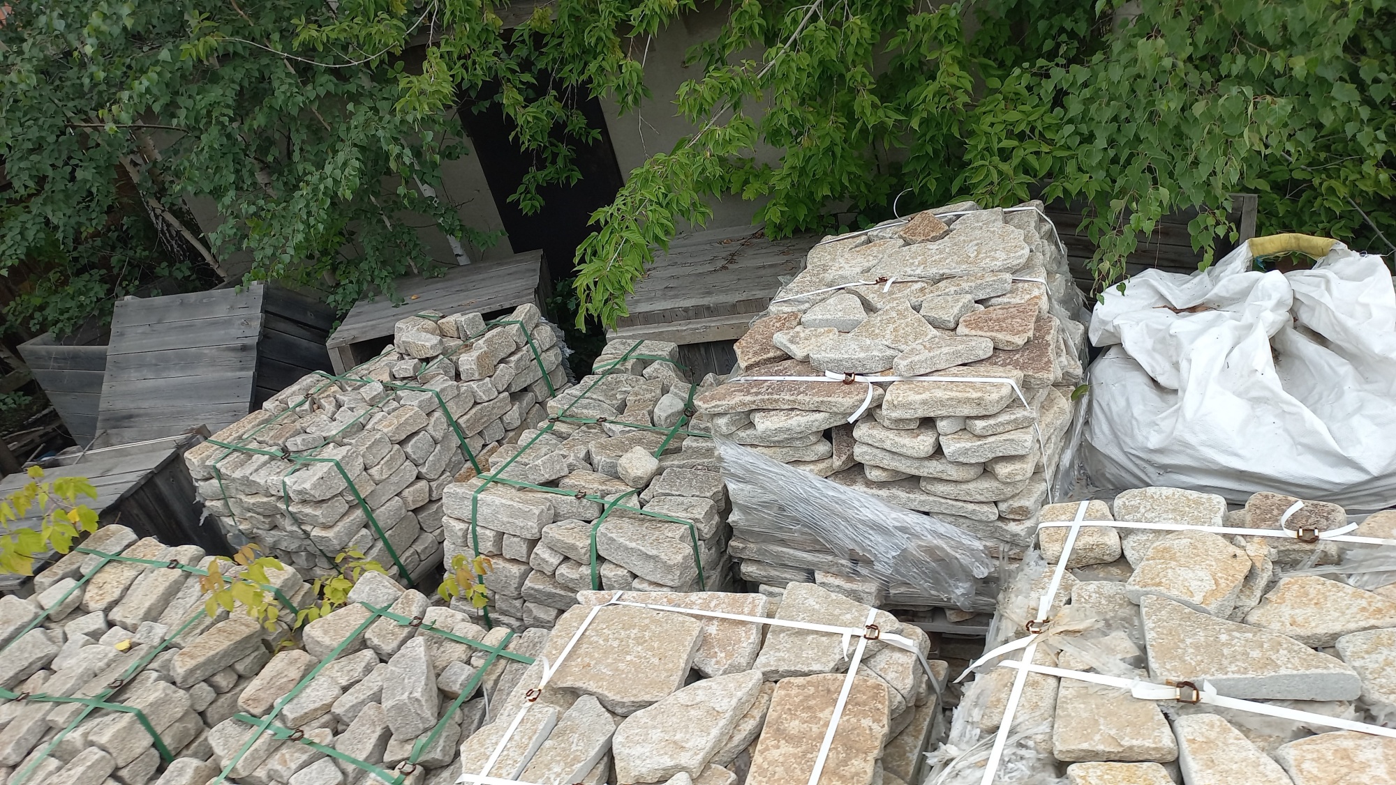 Плитняк гранитный галтованный купить в Иваново