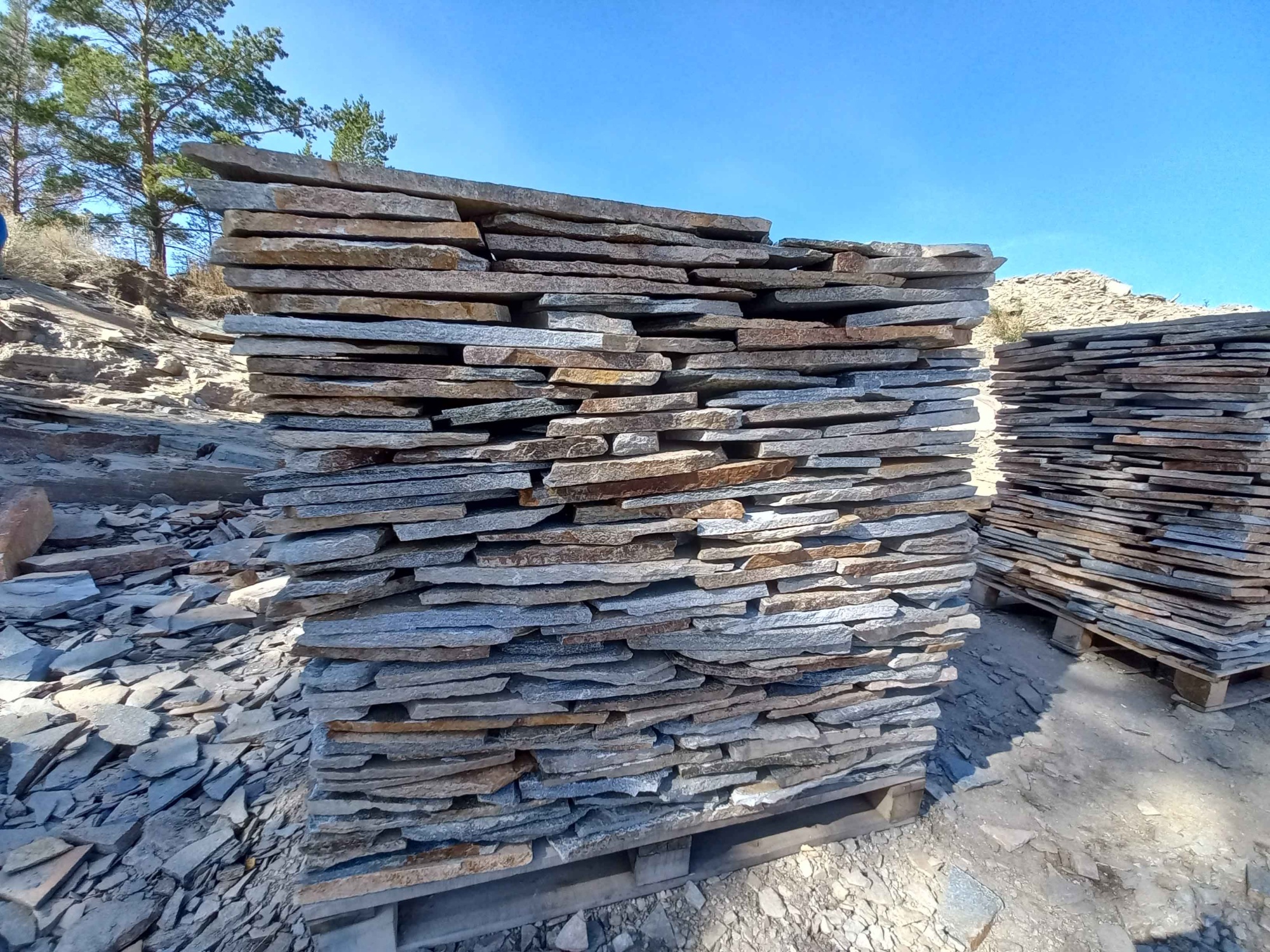 Плитняк златолит серебристый для фасада купить в Иваново